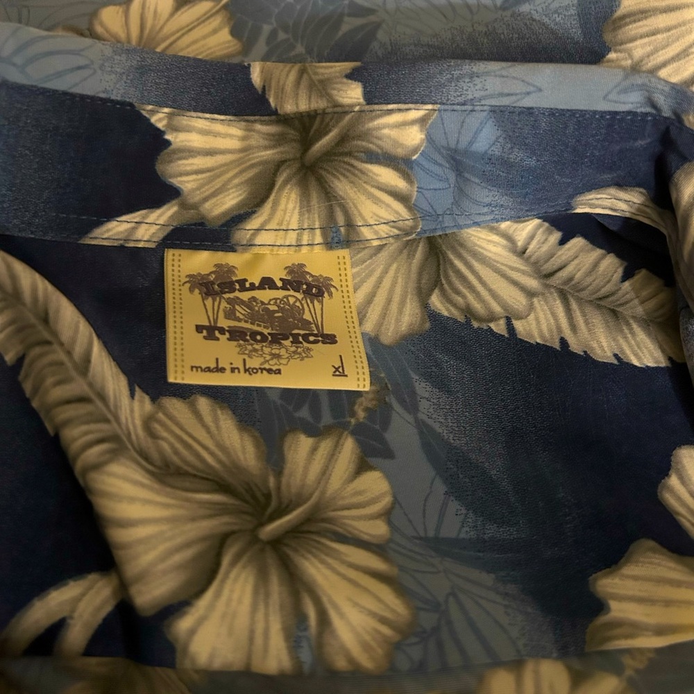 Men’s Island Tropic Hawaiian shirt in size XL. Pale blue & White. - Picture 2 of 4